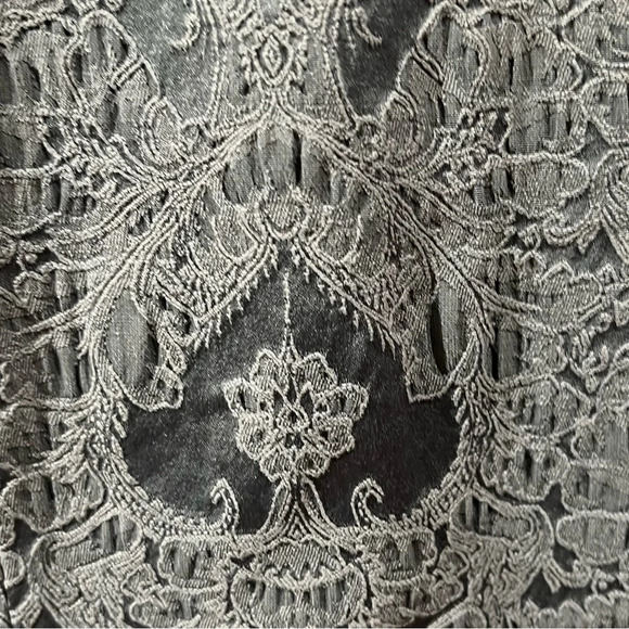 Gray floral design pants, size XS. - Picture 8 of 8